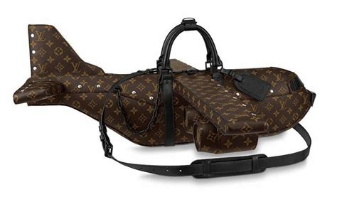 louis vuitton borsa aeroplano|Louis Vuitton: il brand lancia la nuova borsa a forma di aereo.